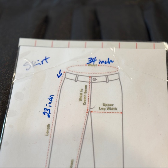 Forever 21 Women’s Black Pleated Skirt – Size 0X, Gold Shine, Pre-Owned - Picture 9 of 12